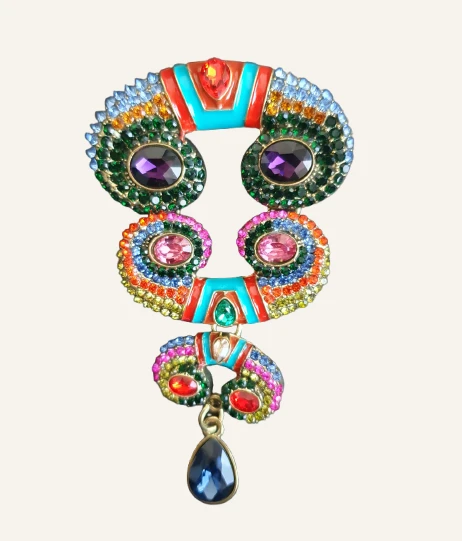 Elegant Baroque-Style Brooch