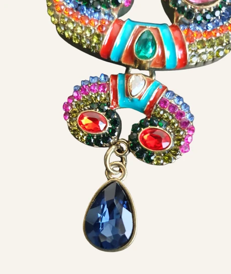 Elegant Baroque-Style Brooch - Image 4