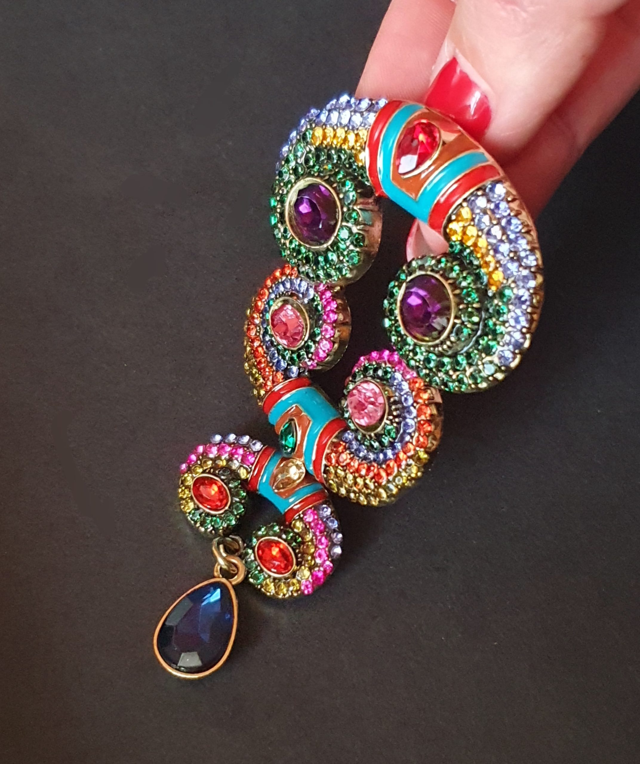Elegant Baroque-Style Brooch - Image 6