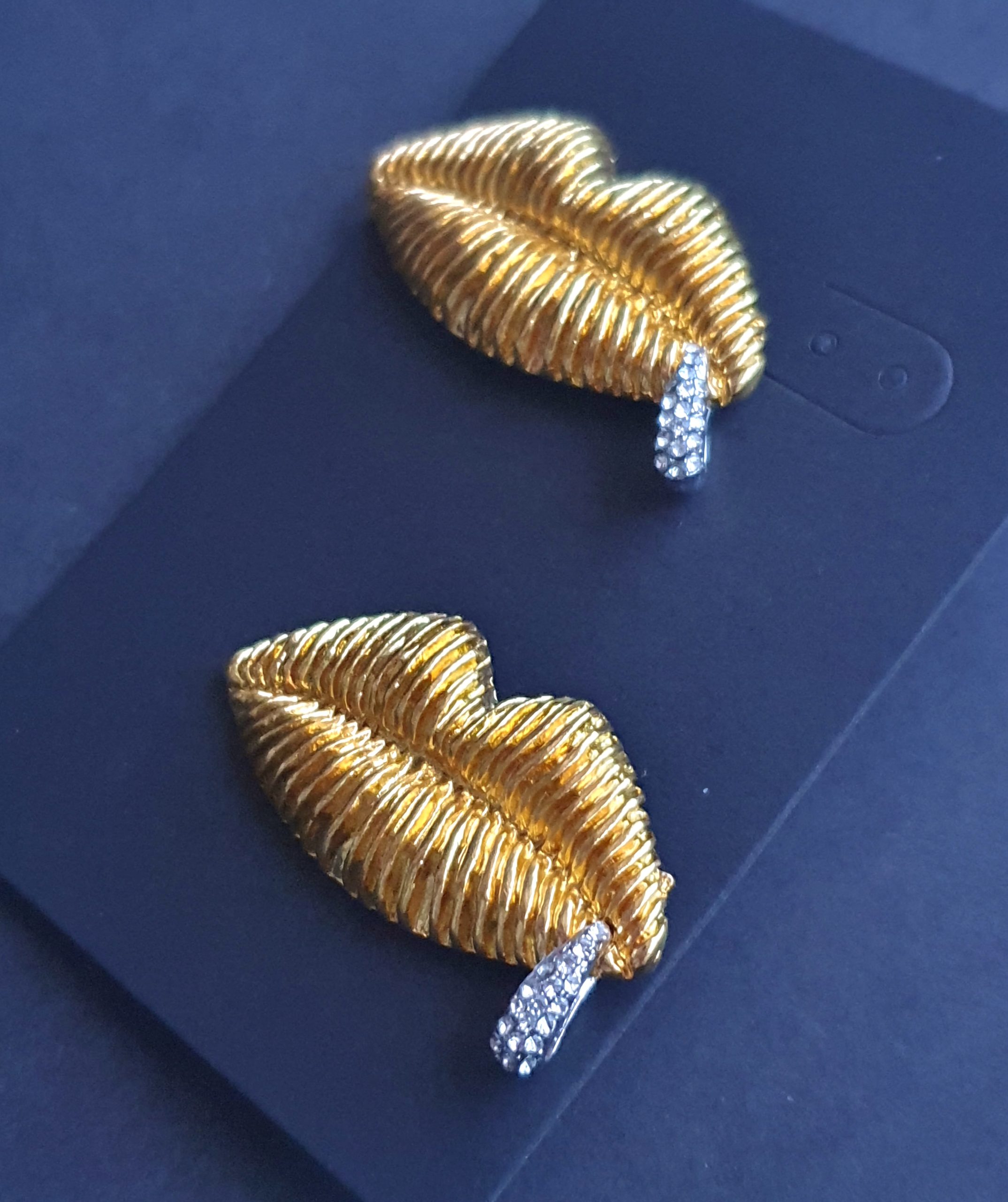 Luxury Textured Lips Earrings in Gold & Silver with Crystal Detail - Image 2