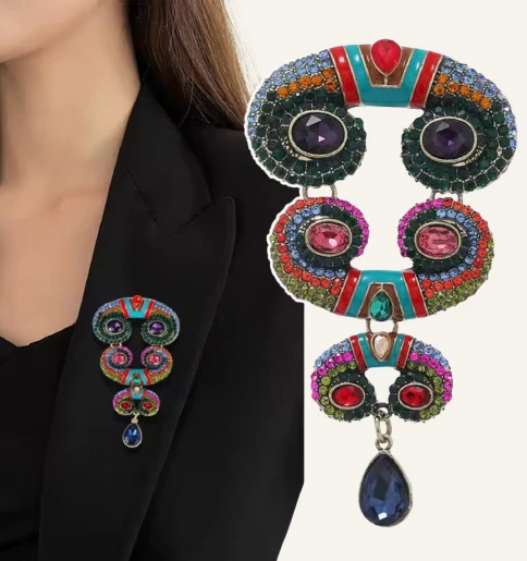 Elegant Baroque-Style Brooch - Image 2
