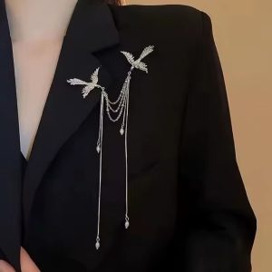 Elegant twin bird brooch