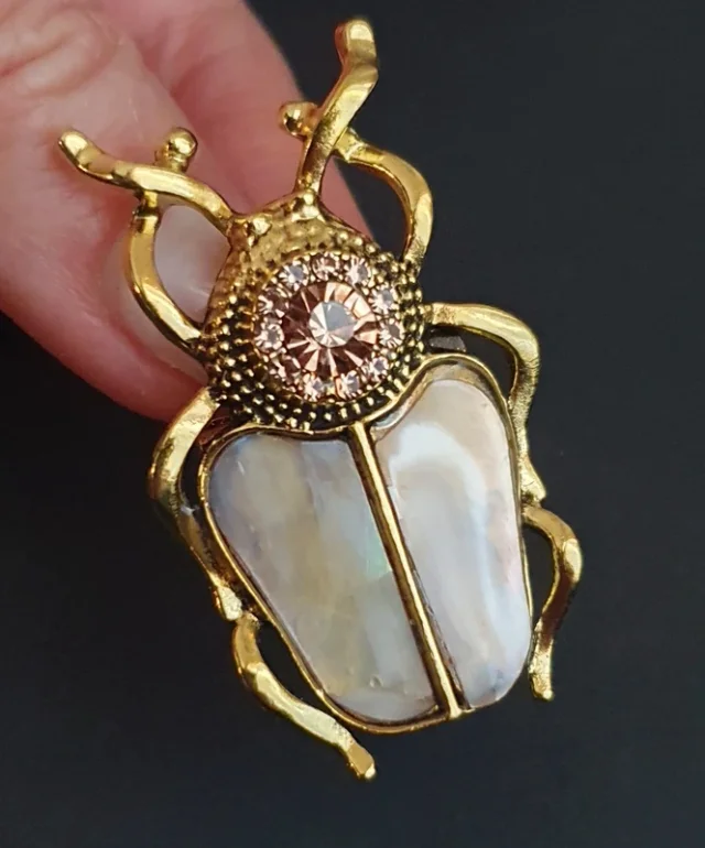 White Wing Beetle Crystal Gold-Tone Brooch - Image 5